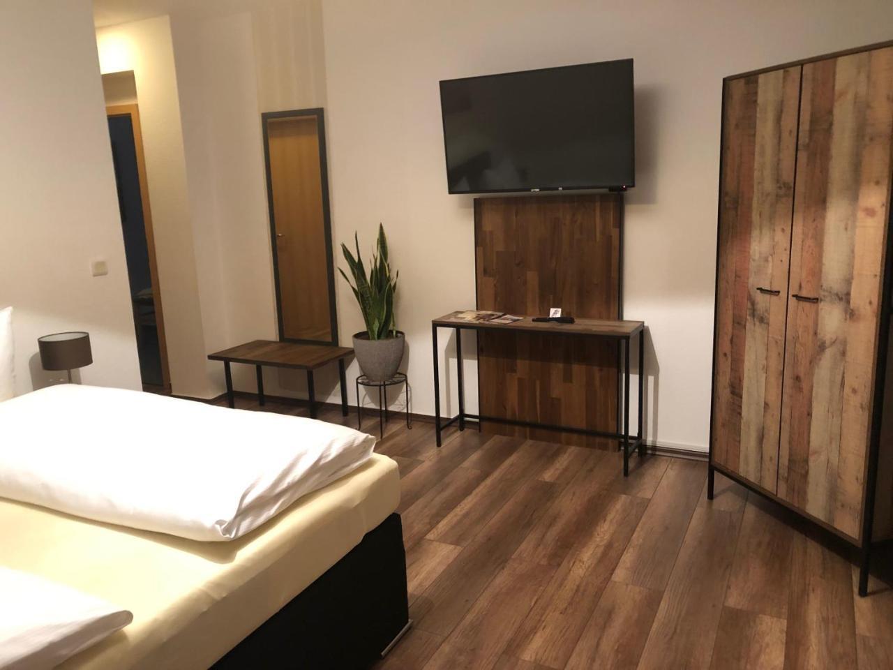 Hotel Garni Zum Rebstock Naumburg  Buitenkant foto
